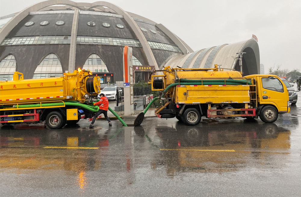 271艺苑商场管道清淤