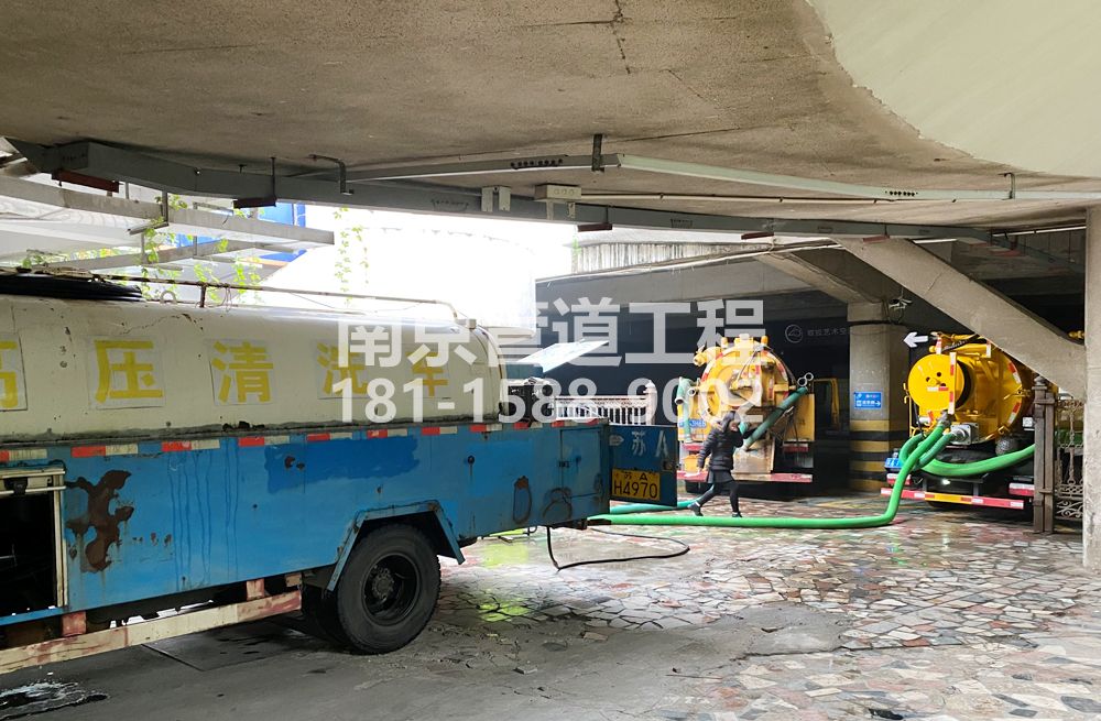 273艺苑商场地下室污水清理