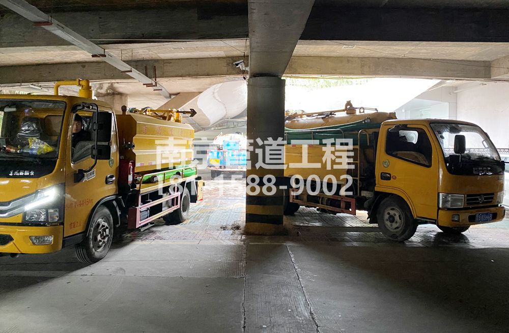 274艺苑商场地下室化粪池清理